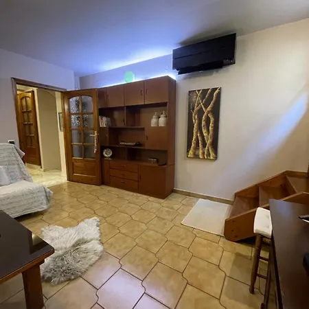 Varousi House *